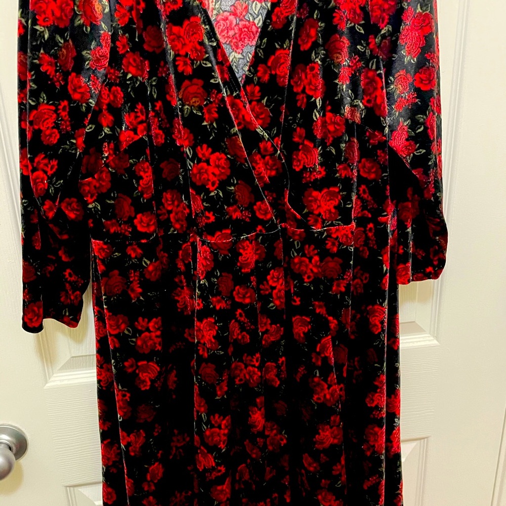 MIDI torrid velvet dress size 2